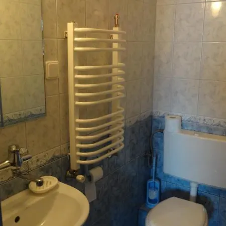 Goscinne Murowanica 3*