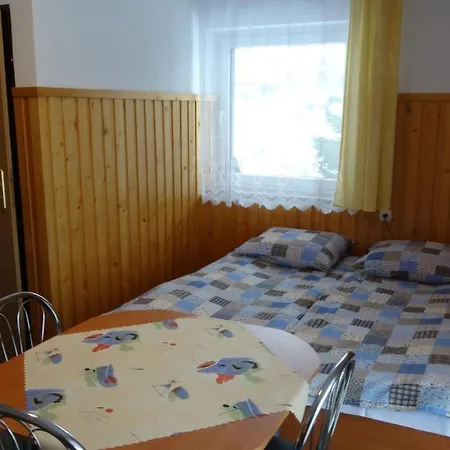 Goscinne Murowanica 3*