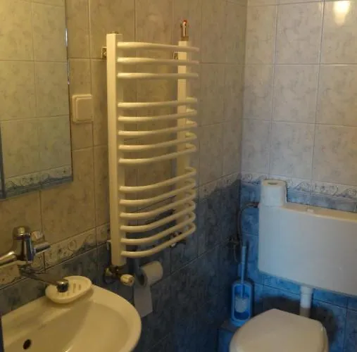 Goscinne Murowanica 3*